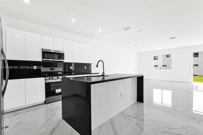 Building Photo - 22431 SW 125th Ave