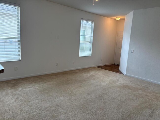 Building Photo - 2711 Skyview Long Dr