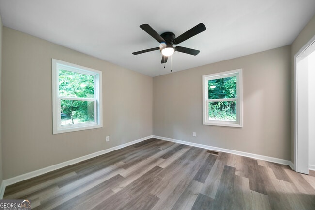 Building Photo - 515 Harper Ave SW