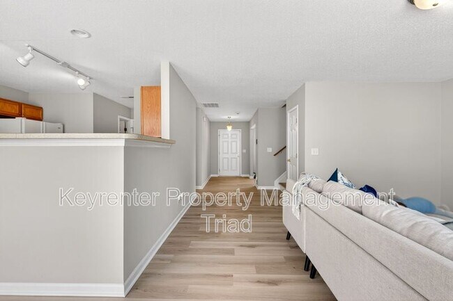 Building Photo - 2703 Stafford St