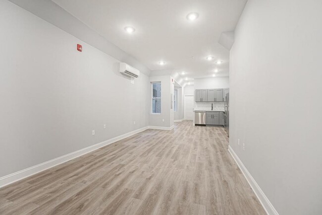 Building Photo - 1156 S 52nd St