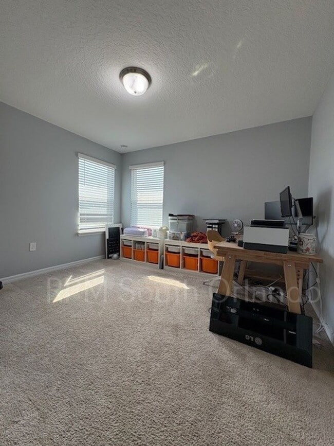 Building Photo - Spacious 5-Bedroom Pool Home for Rent in H...