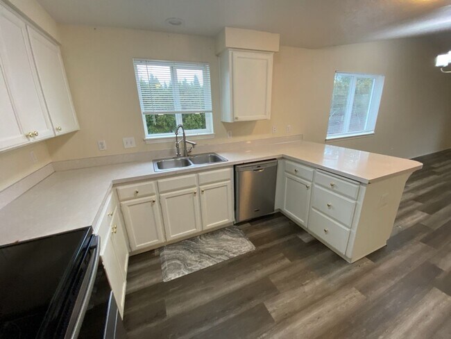 Building Photo - 4305 San Francisco Dr NE