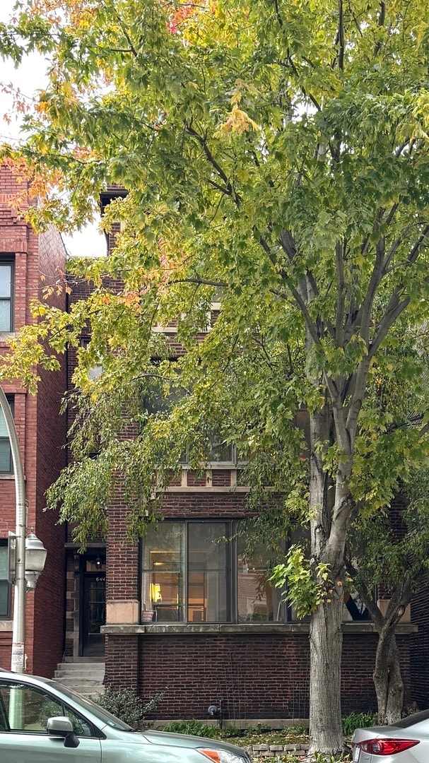 Building Photo - 644 W Aldine Ave