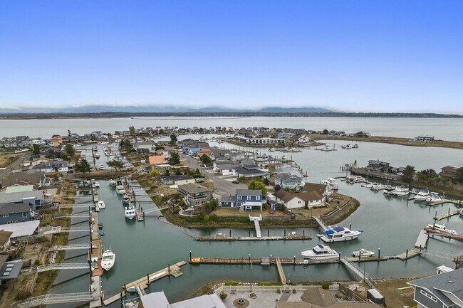 Building Photo - 4132 Matia Dr