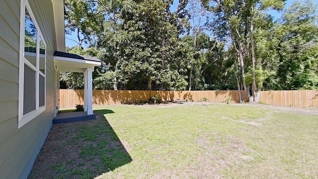 Building Photo - 211 Lucy St