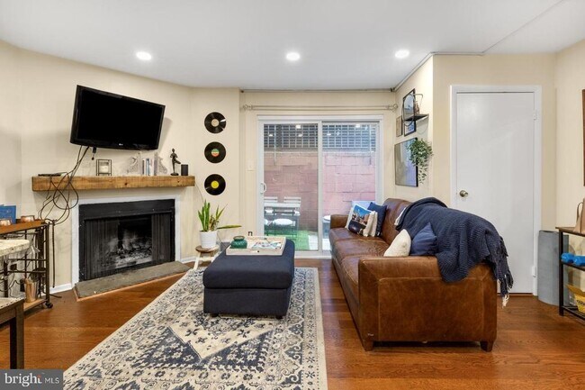 Building Photo - 306 W Wildey St