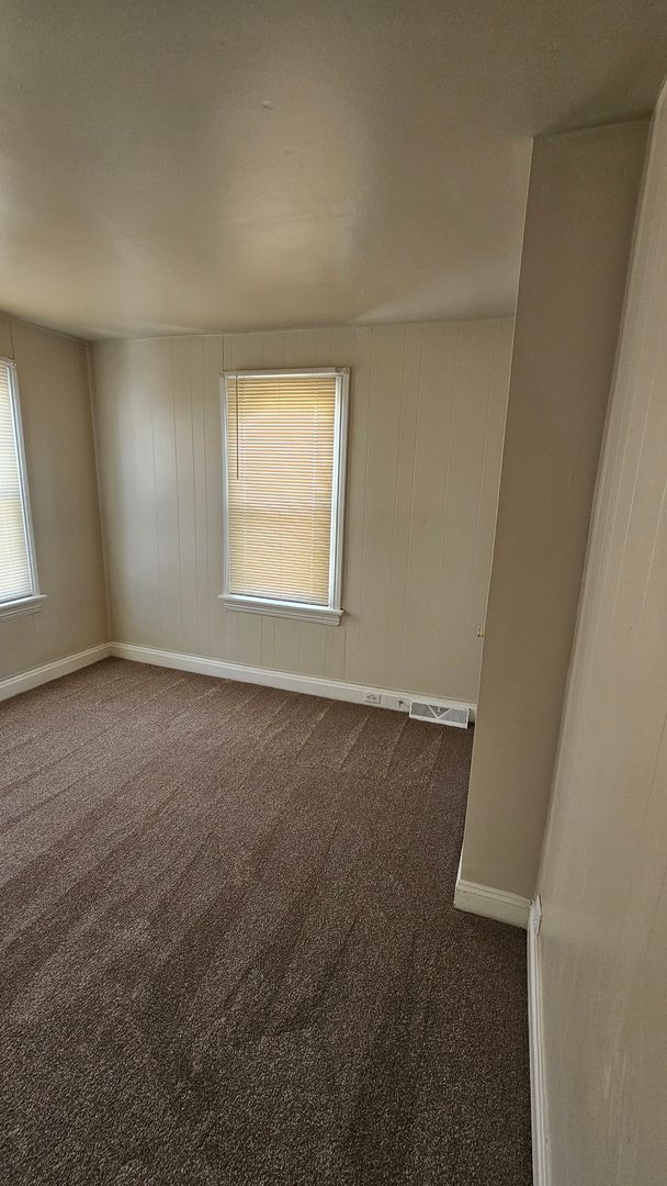 Building Photo - 3 Bedroom Duplex