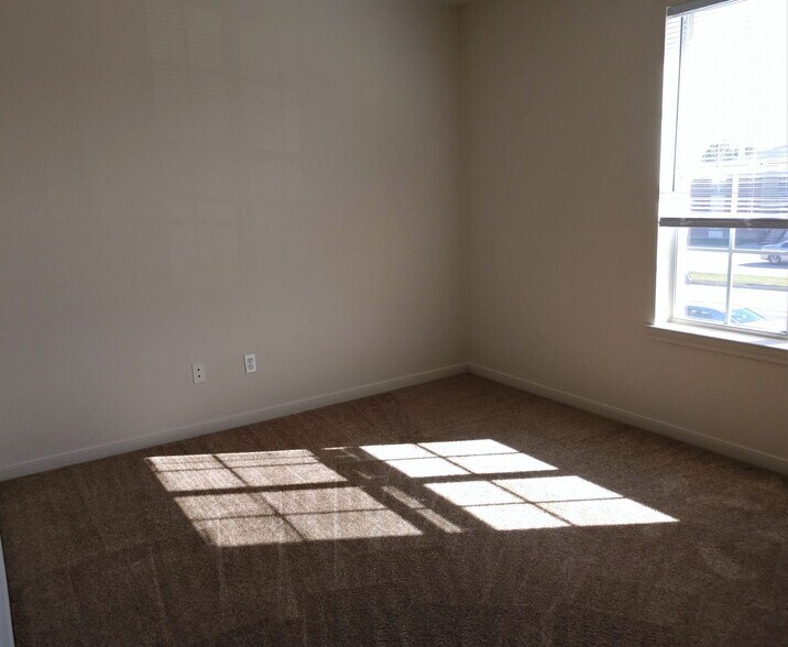 Building Photo - 408 Brittney Way