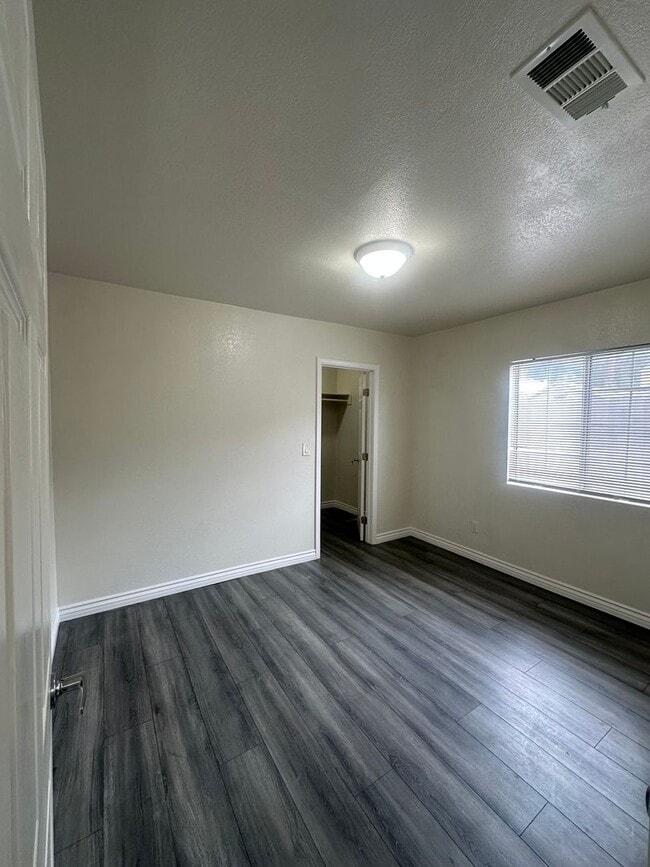 Building Photo - 7805 Whitsett Ave