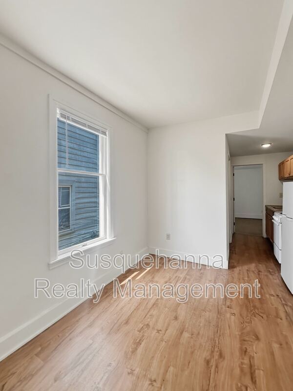 Building Photo - 171 E Derry Rd