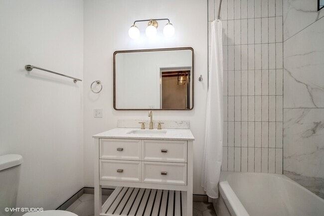 Building Photo - 908 N California Ave