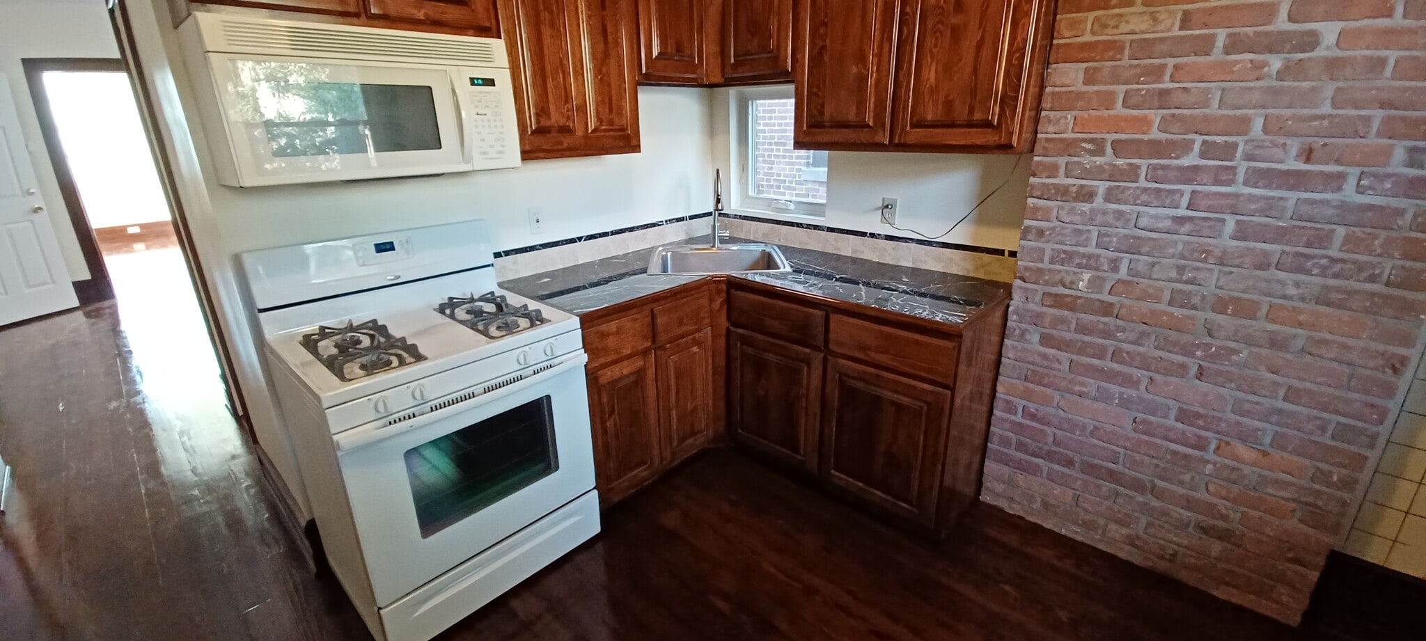 Building Photo - 262 Bond St