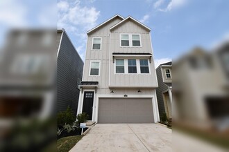 Building Photo - 2209 Via Laura Ln