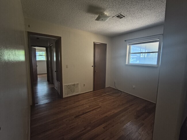 Building Photo - 140 Ridgecrest Rd