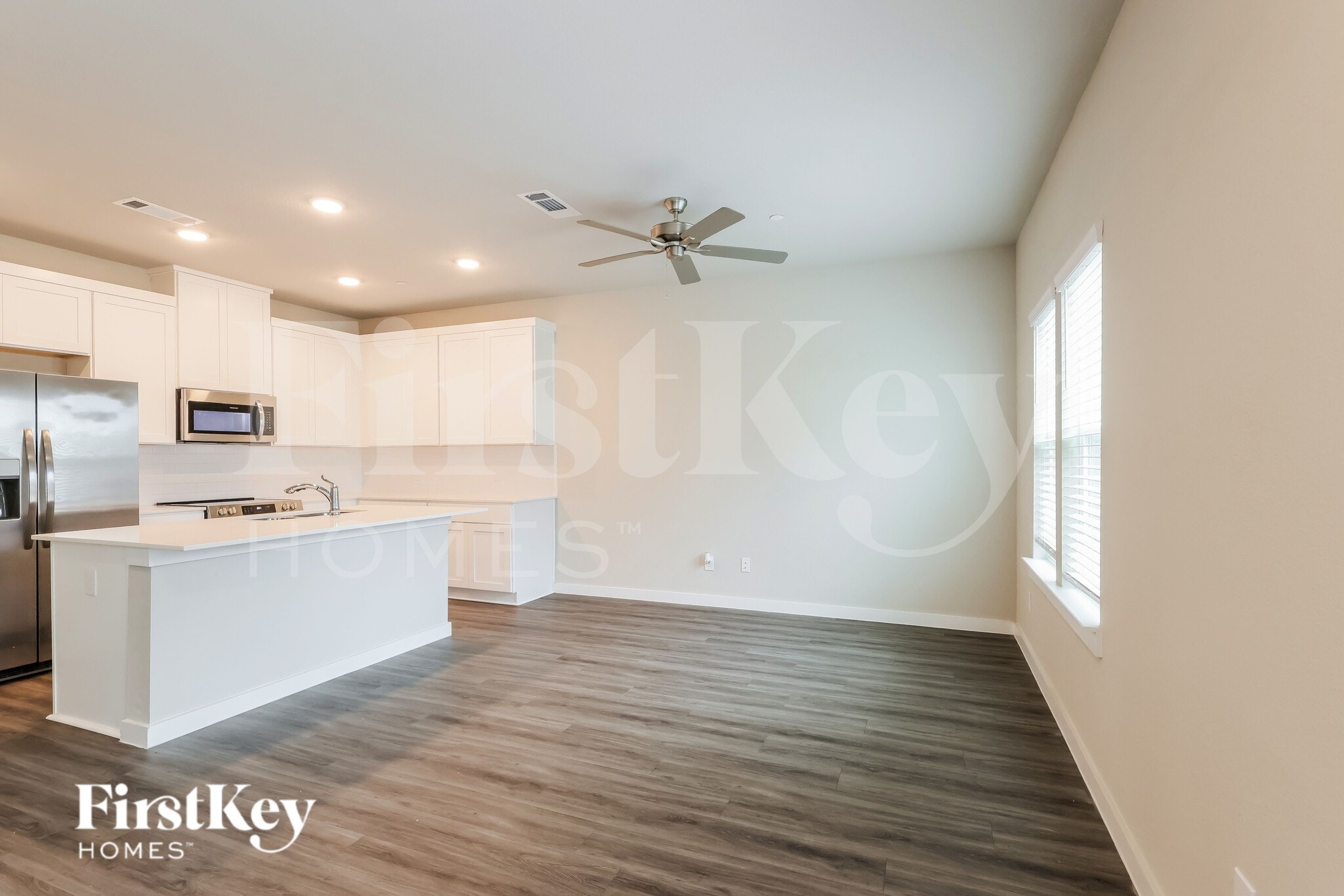 Building Photo - 446 S Centro Cir