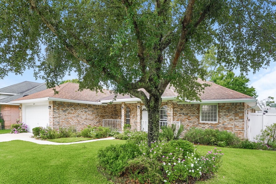 Building Photo - 3249 Silverado Cir