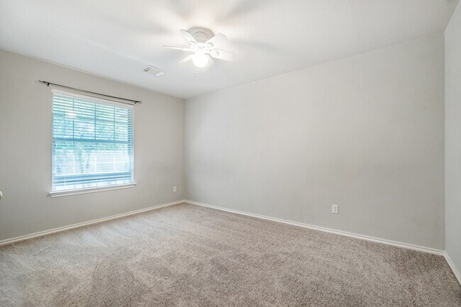 Building Photo - 4229 Kingsburg Dr