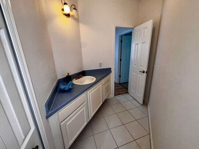 Building Photo - 3 Bedroom 2.5 Bath Cinnamon Bay Home with ...