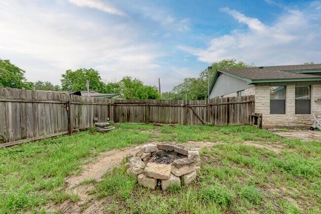 Building Photo - 103 Hutto St