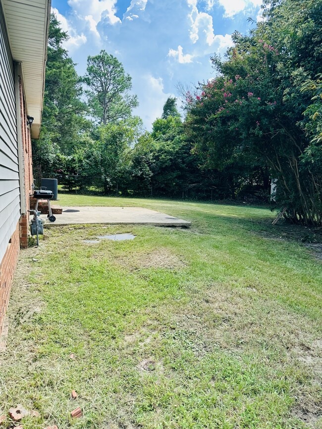 Building Photo - 811 Fresno Dr