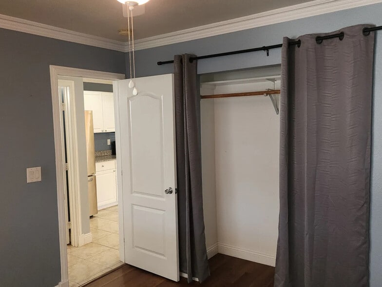 Building Photo - 318 Fife St