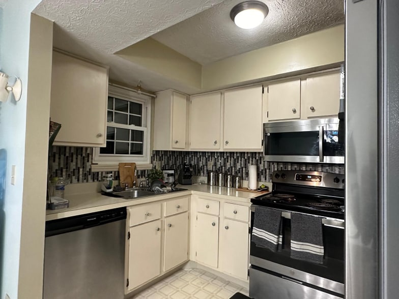 Building Photo - 183 Blakeford Dr