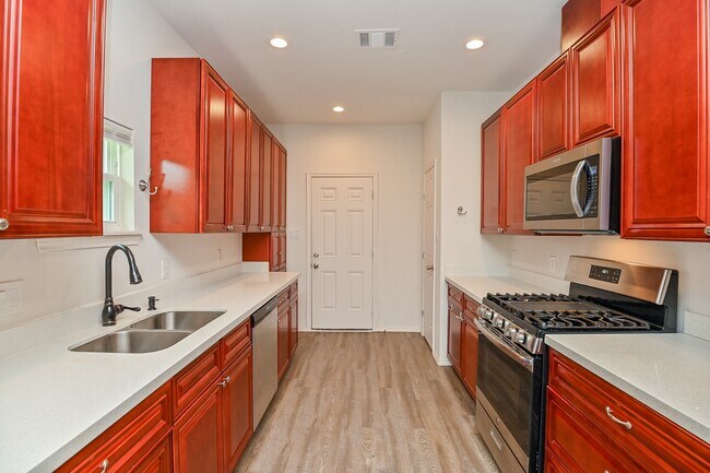 Building Photo - 1110 Louise St