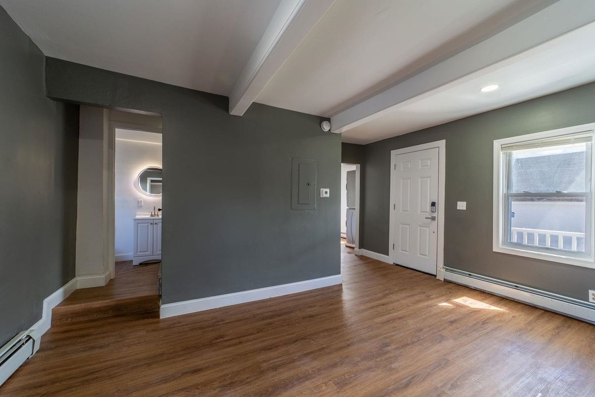 Building Photo - 14 Winter