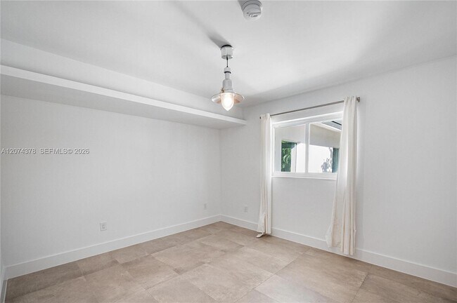 Building Photo - 5801 SW 44th Terrace