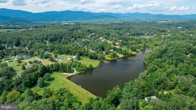 Building Photo - 307 Larkspur Rd