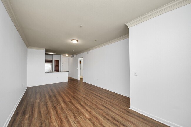 Building Photo - 7575 Kirby Dr