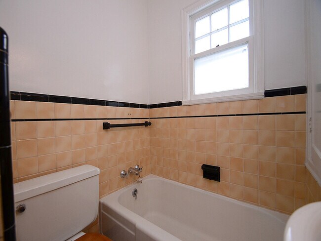 Building Photo - 509 S 50th Ave