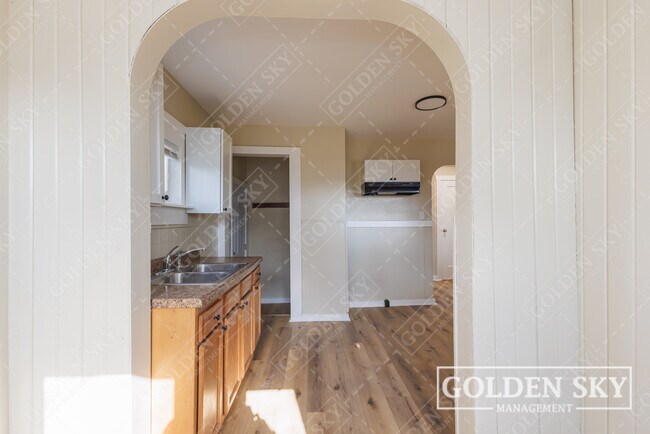 Building Photo - 4613 S Madison St