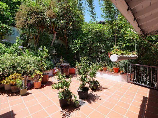 Building Photo - 345 Palos Verdes Dr W