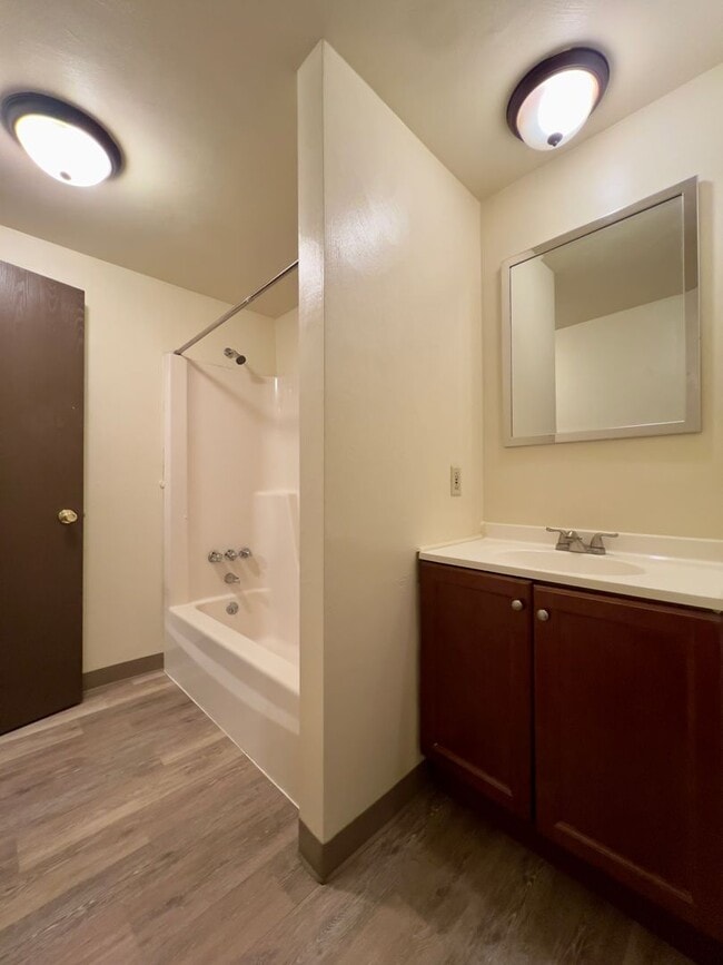 Building Photo - Cozy One Bedroom Apartment! Exposed Brick ...