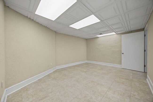 Building Photo - 2132 Dunwoody Glen