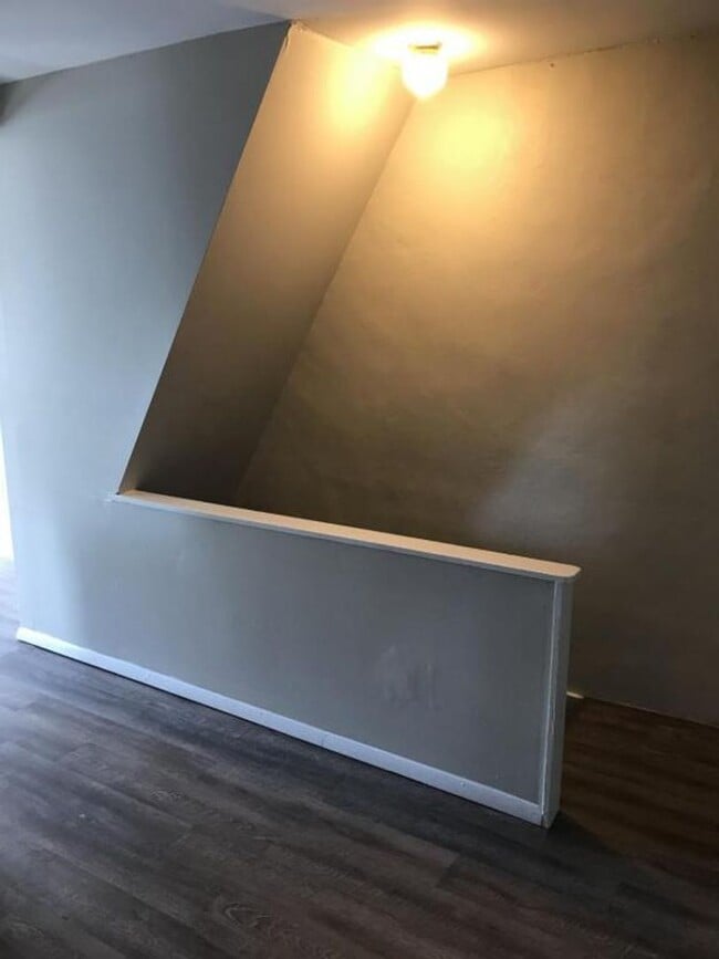 Building Photo - 17 E Louther St