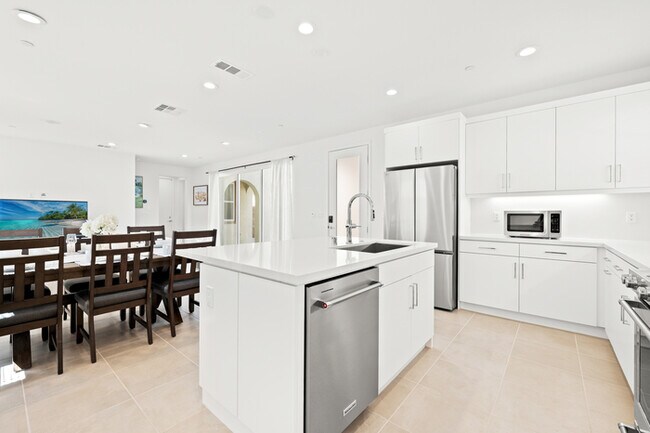 Building Photo - Turnkey Furnished 4BR Home in Palm Desert ...