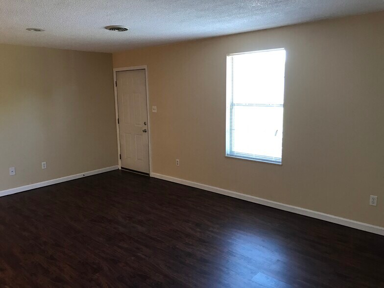 Living Room - 723 Pleasant Valley Rd
