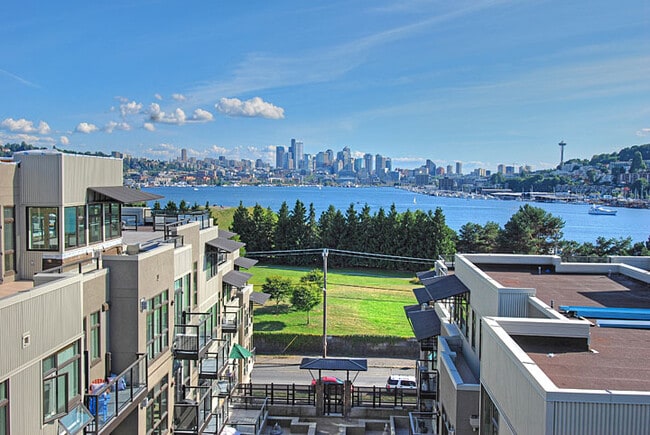 Building Photo - 1760 N Northlake Way