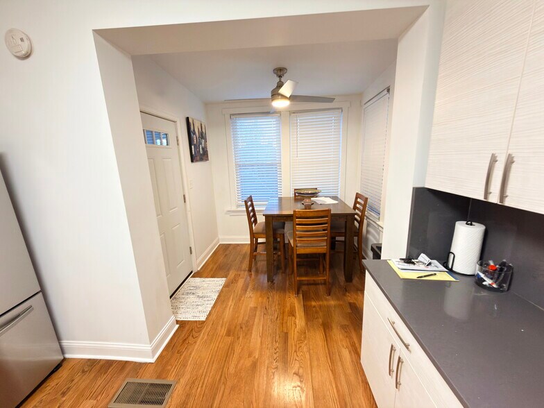 Building Photo - 2922 N Rockwell St