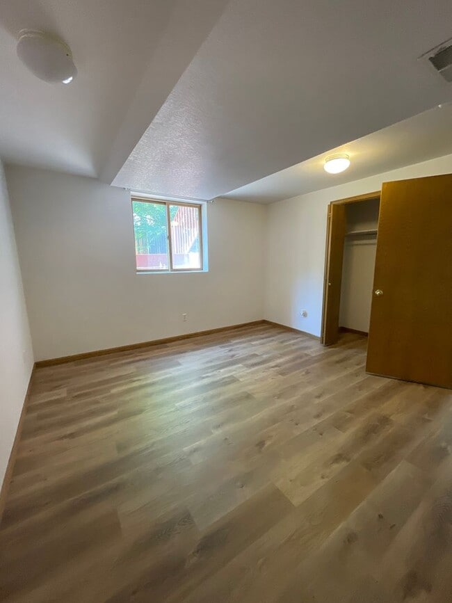 Building Photo - 2325 Northbrook Dr