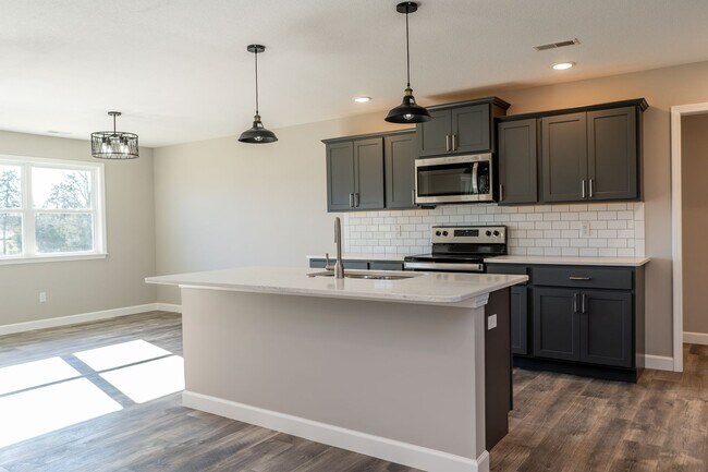Building Photo - Lovely home for rent in established neigborhood