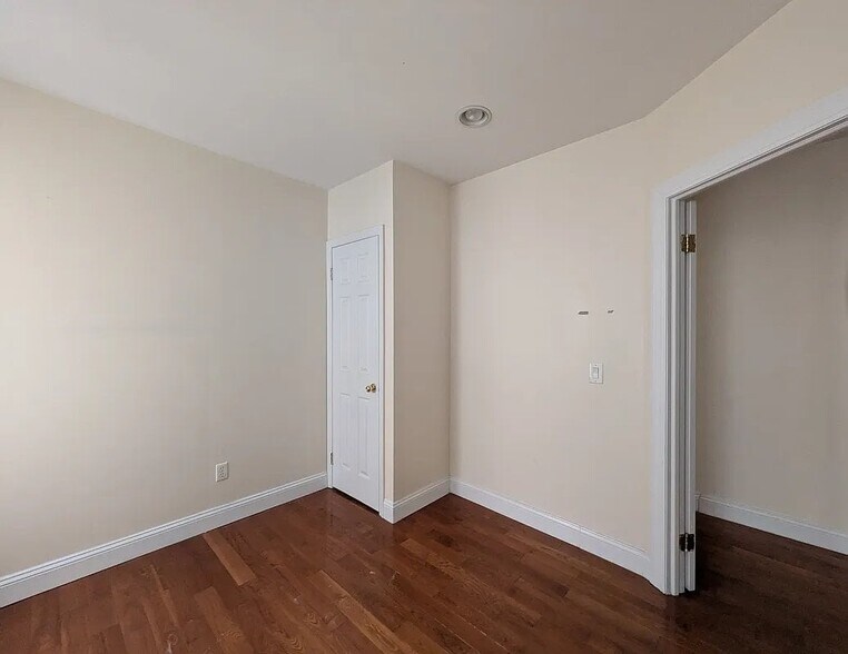 Building Photo - 533 W 158th St