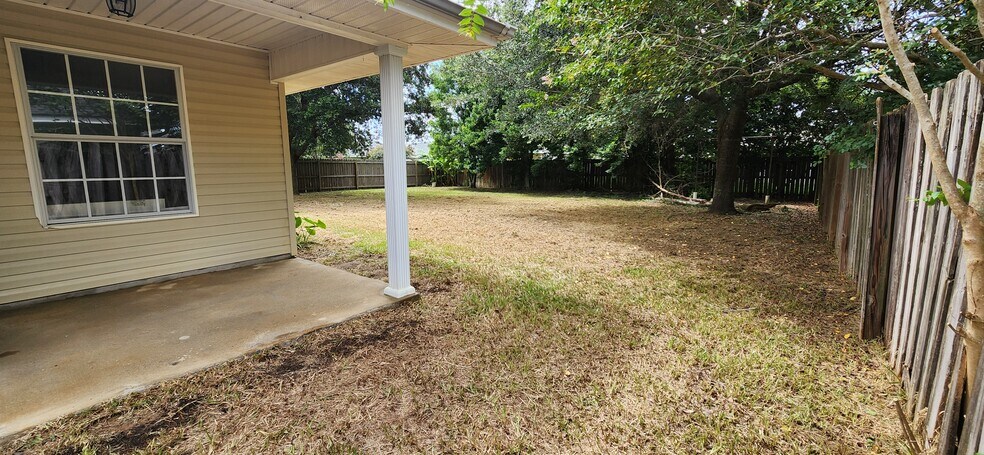 Building Photo - 2318 Tall Oak Dr