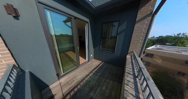 Building Photo - 1121 Greenleaf Ave