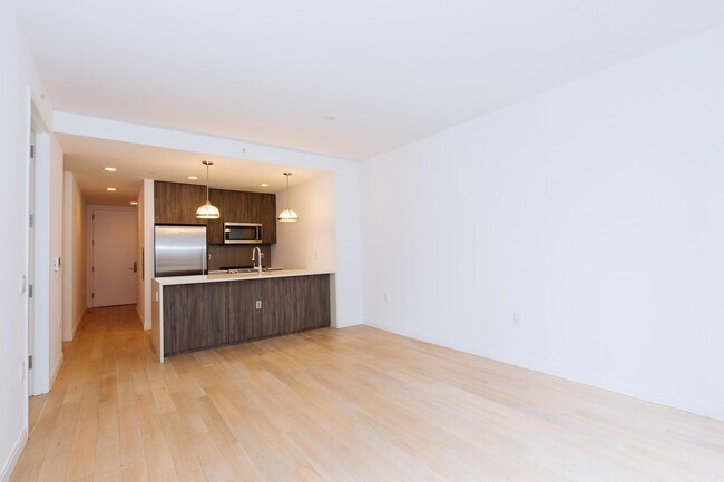 Building Photo - 160 1st St