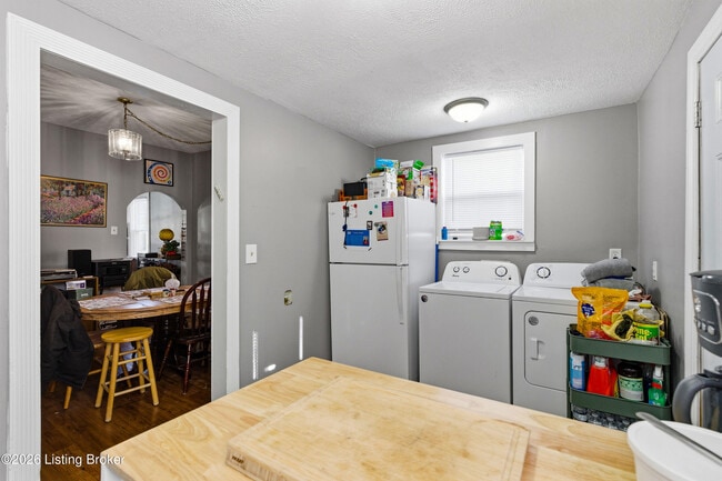 Building Photo - 924 Burton Ave