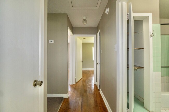 Building Photo - 2109 Jeridona St